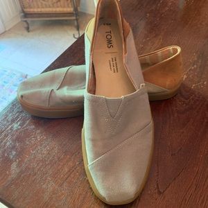 Tom’s mens 9.5